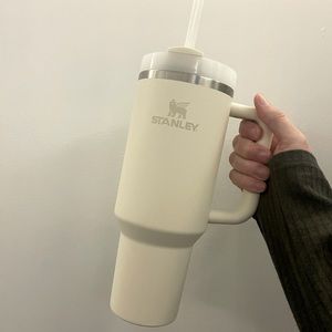 Stanley The Quencher H2.0 FlowState Tumbler
40oz Cream
